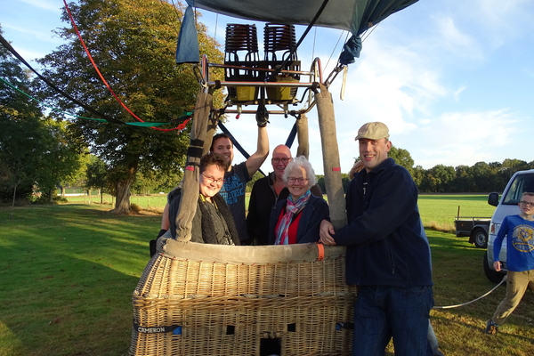 Ballonvaart Holten prijswinnaars de biester (5).JPG