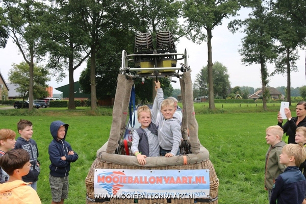ballonvaart_bso_pindakaas_goenlo_6.JPG