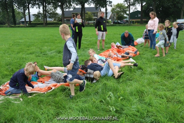 ballonvaart_bso_pindakaas_goenlo_11.JPG