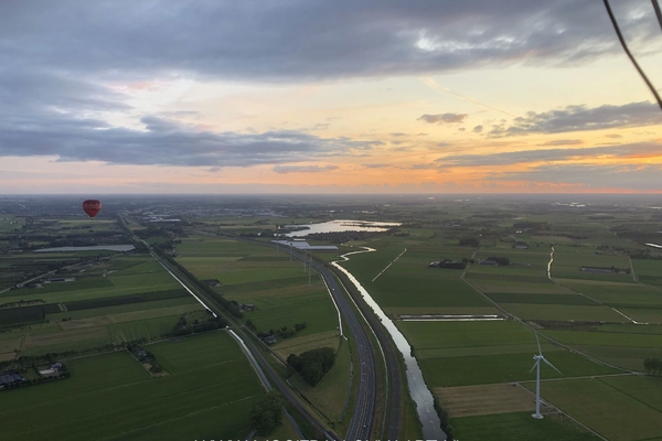 Ballonvaren boven midden Nederland